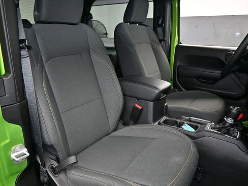 Used 2025 Jeep Wrangler Sport image 33