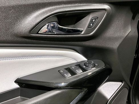 Used 2025 Chevrolet Trax LT image 35