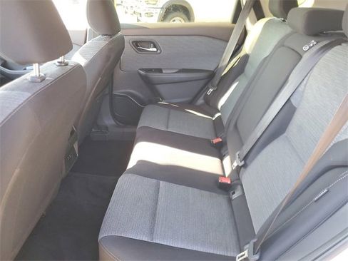 Used 2023 Nissan Rogue SV image 9