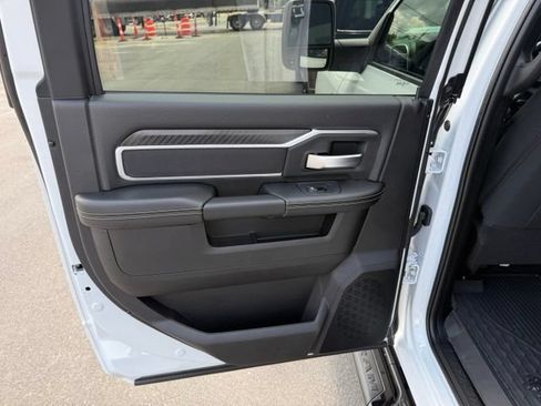 New 2026 RAM 2500 Big Horn AWD/4WD image 17