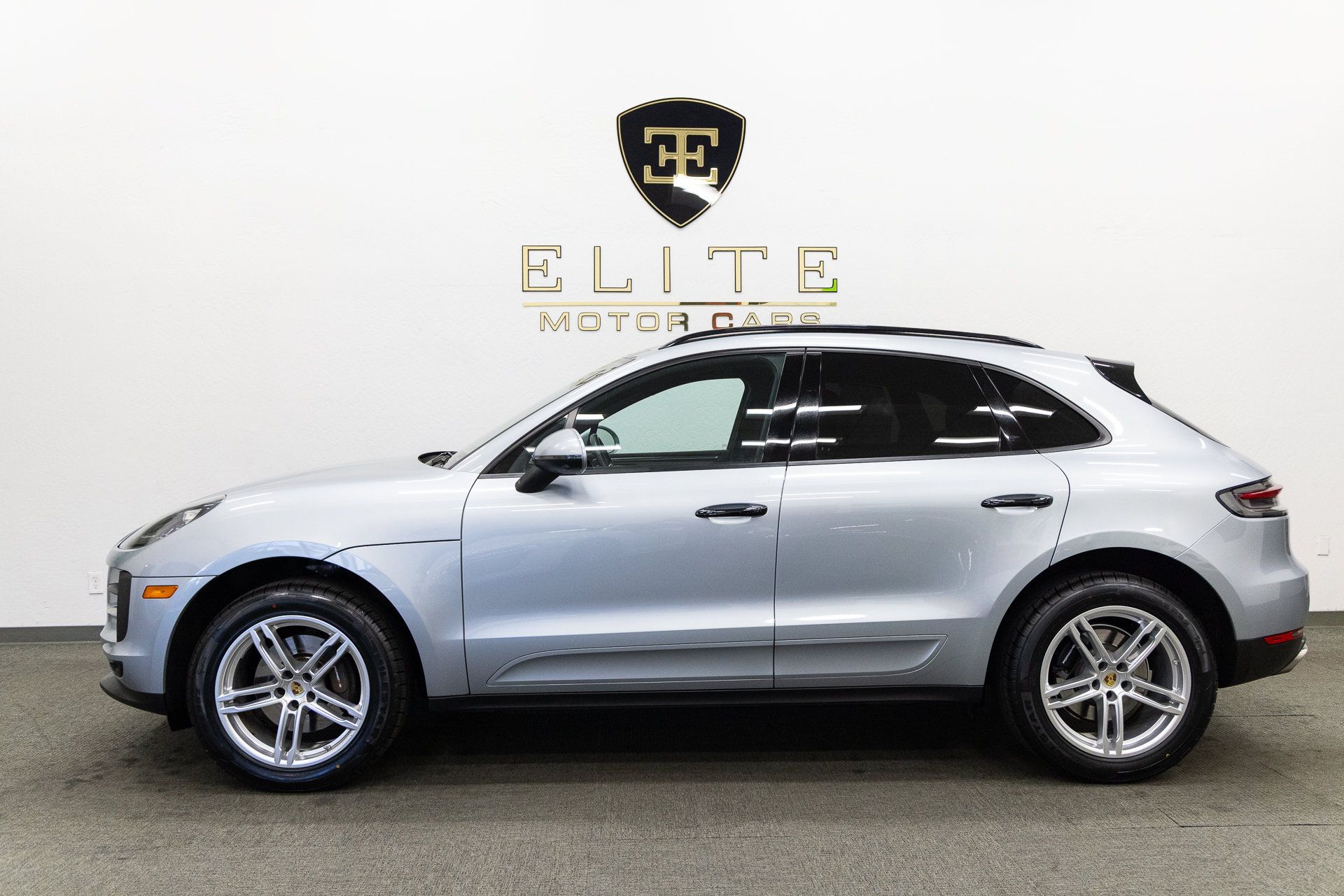Used 2020 Porsche Macan AWD/4WD image 2