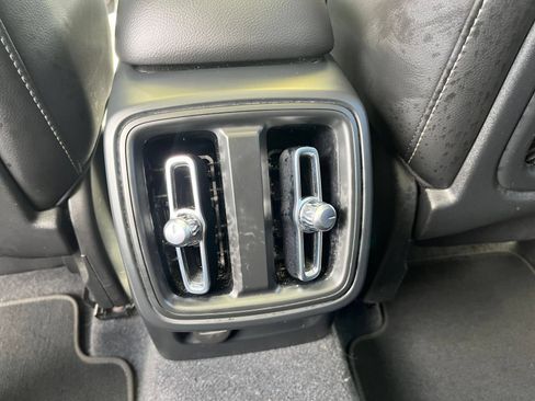 Used 2024 Volvo XC40 B5 Core AWD/4WD image 23