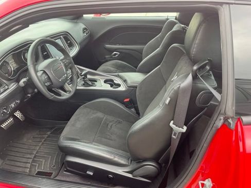 Used 2017 Dodge Challenger R/T Scat Pack RWD image 4
