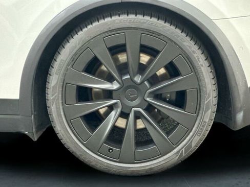 Used 2022 Tesla Model X image 32