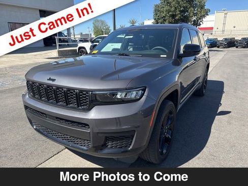 Certified 2023 Jeep Grand Cherokee L Laredo image 1