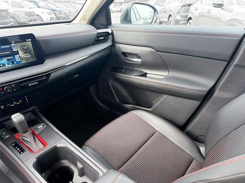 Used 2025 Nissan Kicks SR image 22