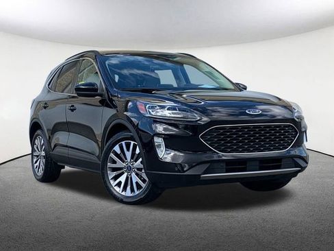 Used 2021 Ford Escape Titanium image 2