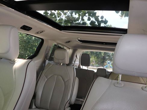 Used 2019 Chrysler Pacifica Limited w/ Advanced Safetytec Group FWD image 35