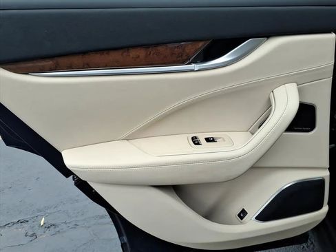 Used 2018 Maserati Levante GranLusso image 21