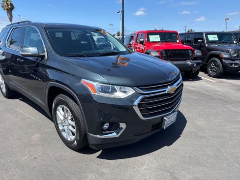 Used 2021 Chevrolet Traverse LT FWD image 4