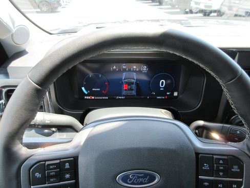 Used 2025 Ford F350 Lariat w/ Lariat Ultimate Package AWD/4WD image 35