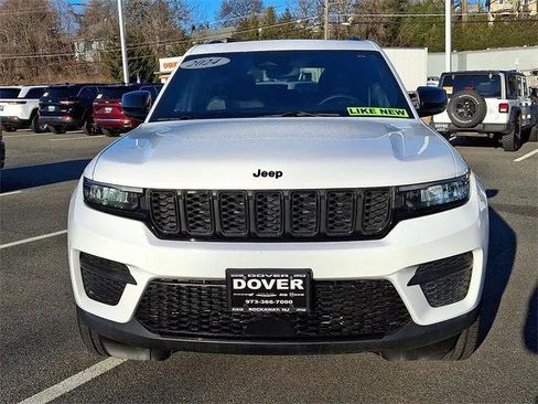 Certified 2024 Jeep Grand Cherokee Altitude image 29