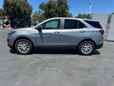 Used 2024 Chevrolet Equinox LS FWD image 2