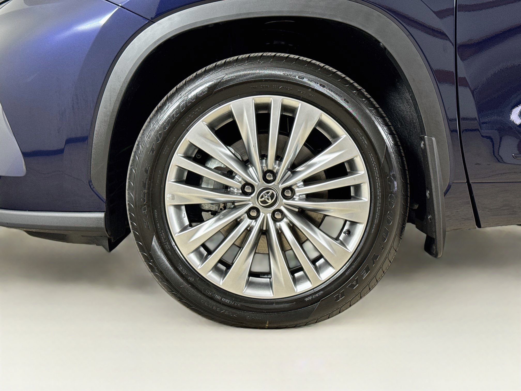 Used 2025 Toyota Highlander Platinum AWD/4WD image 26