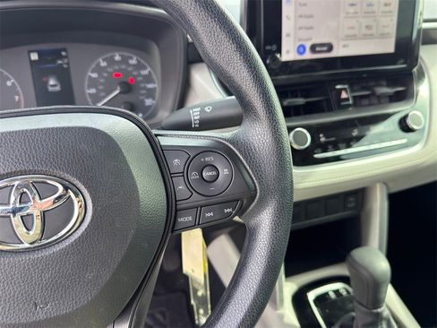 Used 2023 Toyota Corolla Cross L image 12