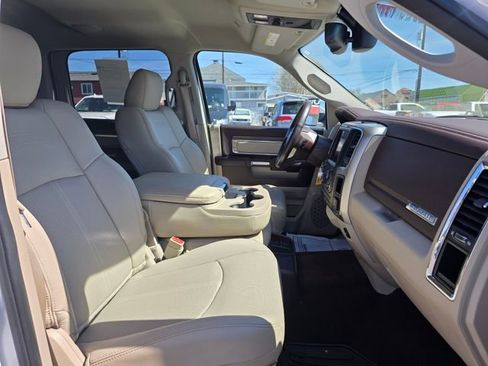 Used 2018 RAM 1500 Laramie AWD/4WD image 10
