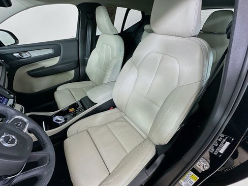 Used 2023 Volvo XC40 B5 Plus w/ Driver Assist Package AWD/4WD image 35