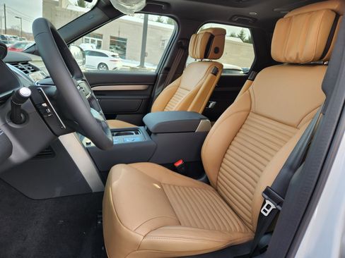 New 2026 Land Rover Discovery Limited Edition image 8