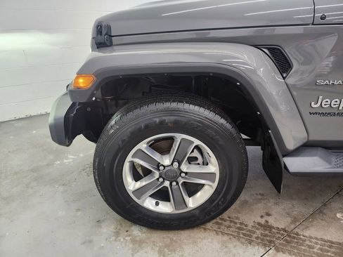 Used 2022 Jeep Wrangler Unlimited Sahara w/ Dual Top Group image 39