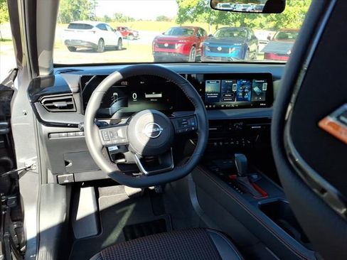 New 2026 Nissan Kicks SR w/ SR Premium Package FWD image 9