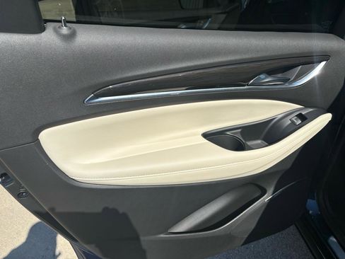 Used 2023 Buick Enclave Essence image 29
