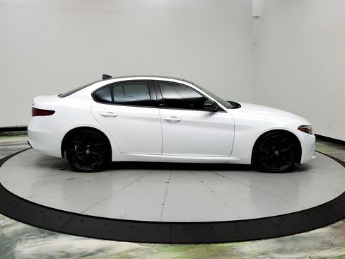 Used 2020 Alfa Romeo Giulia w/ Nero Edizione RWD image 4