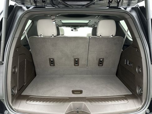 Used 2021 GMC Yukon SLT w/ SLT Premium Package image 24