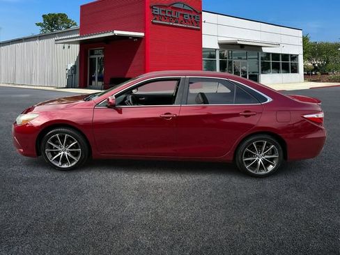 Used 2015 Toyota Camry XSE image 2