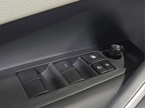 Certified 2025 Toyota Corolla SE w/ SE Premium Package image 18