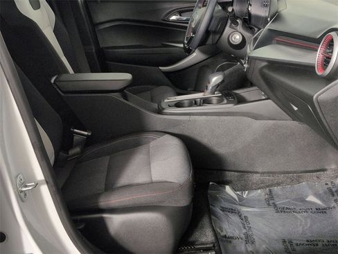 Certified 2024 Chevrolet Trax RS image 24