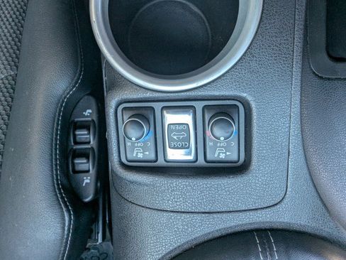 Used 2010 Nissan 370Z Touring image 17