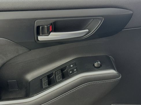 Used 2020 Toyota Highlander XLE image 20