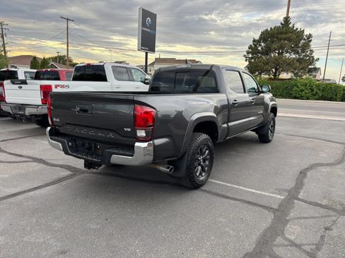 Used 2020 Toyota Tacoma SR5 AWD/4WD image 5