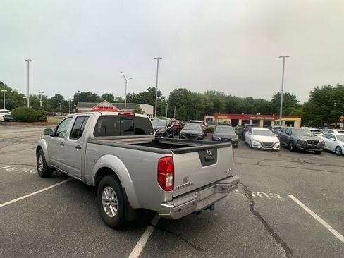 Used 2016 Nissan Frontier SV w/ SV Value Truck Package AWD/4WD image 6