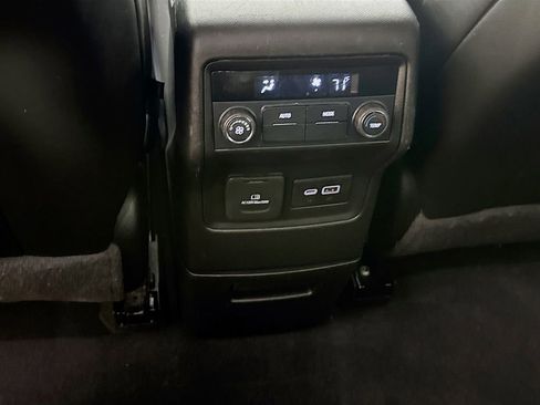 Used 2020 GMC Acadia SLT w/ Driver Alert Package II image 29