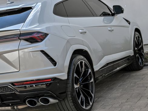 Used 2022 Lamborghini Urus AWD/4WD image 17