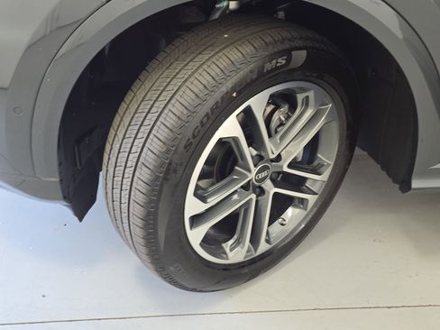 New 2025 Audi Q5 Premium Plus image 32