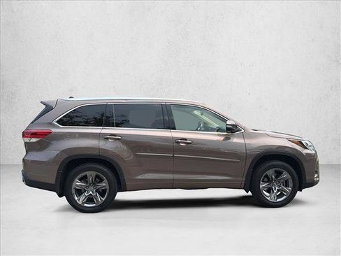 Used 2018 Toyota Highlander Limited Platinum AWD/4WD image 4