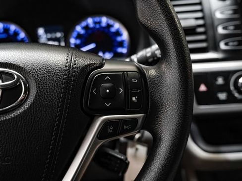 Used 2018 Toyota Highlander LE image 22