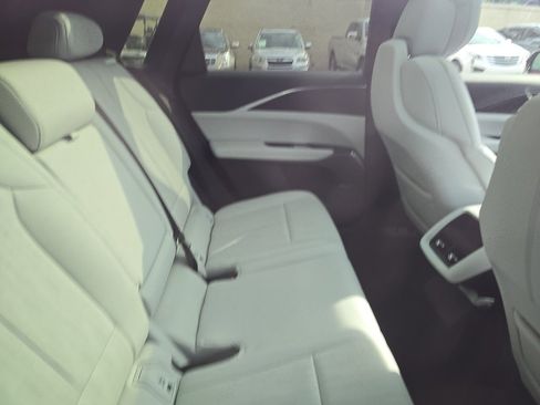 Used 2024 Cadillac Lyriq Luxury AWD/4WD image 9