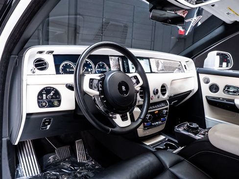 Used 2019 Rolls-Royce Phantom Sedan RWD image 34
