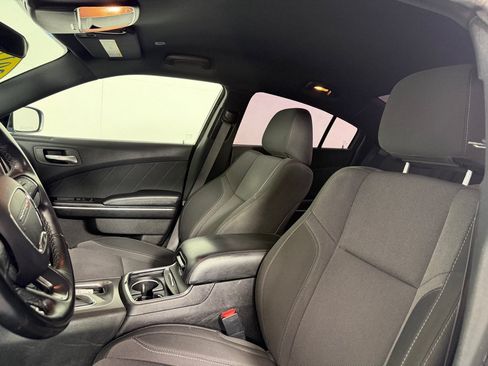 Used 2019 Dodge Charger SXT RWD image 11