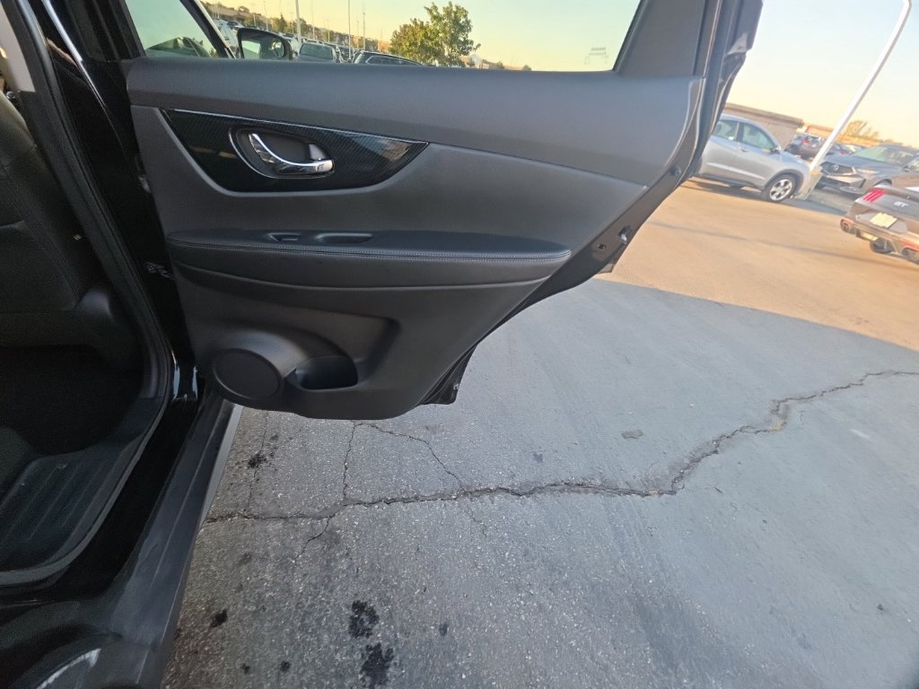 Used 2020 Nissan Rogue SL w/ Premium Package AWD/4WD image 32