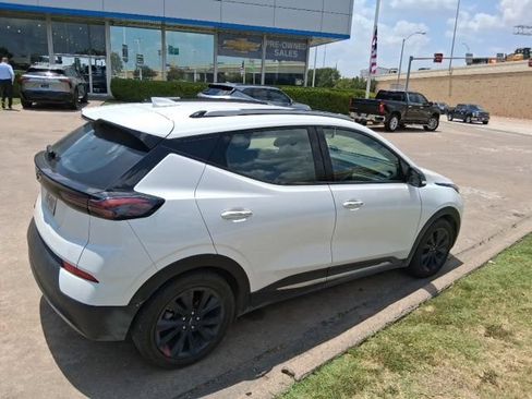 Used 2023 Chevrolet Bolt EUV Premier w/ Redline Edition FWD image 4