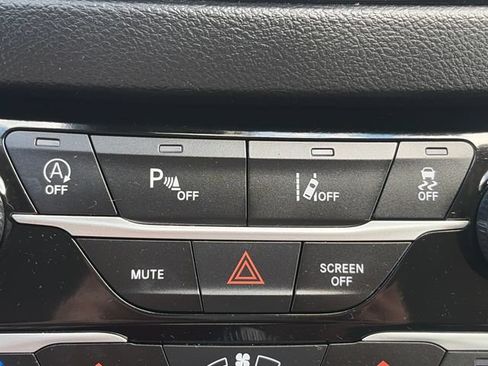 Used 2024 Chrysler Pacifica Touring-L FWD image 49