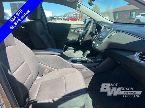 Used 2018 Chevrolet Malibu LT image 21