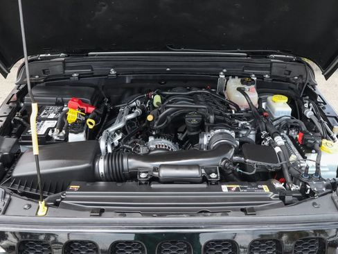 Used 2022 Jeep Wrangler Sport AWD/4WD image 11