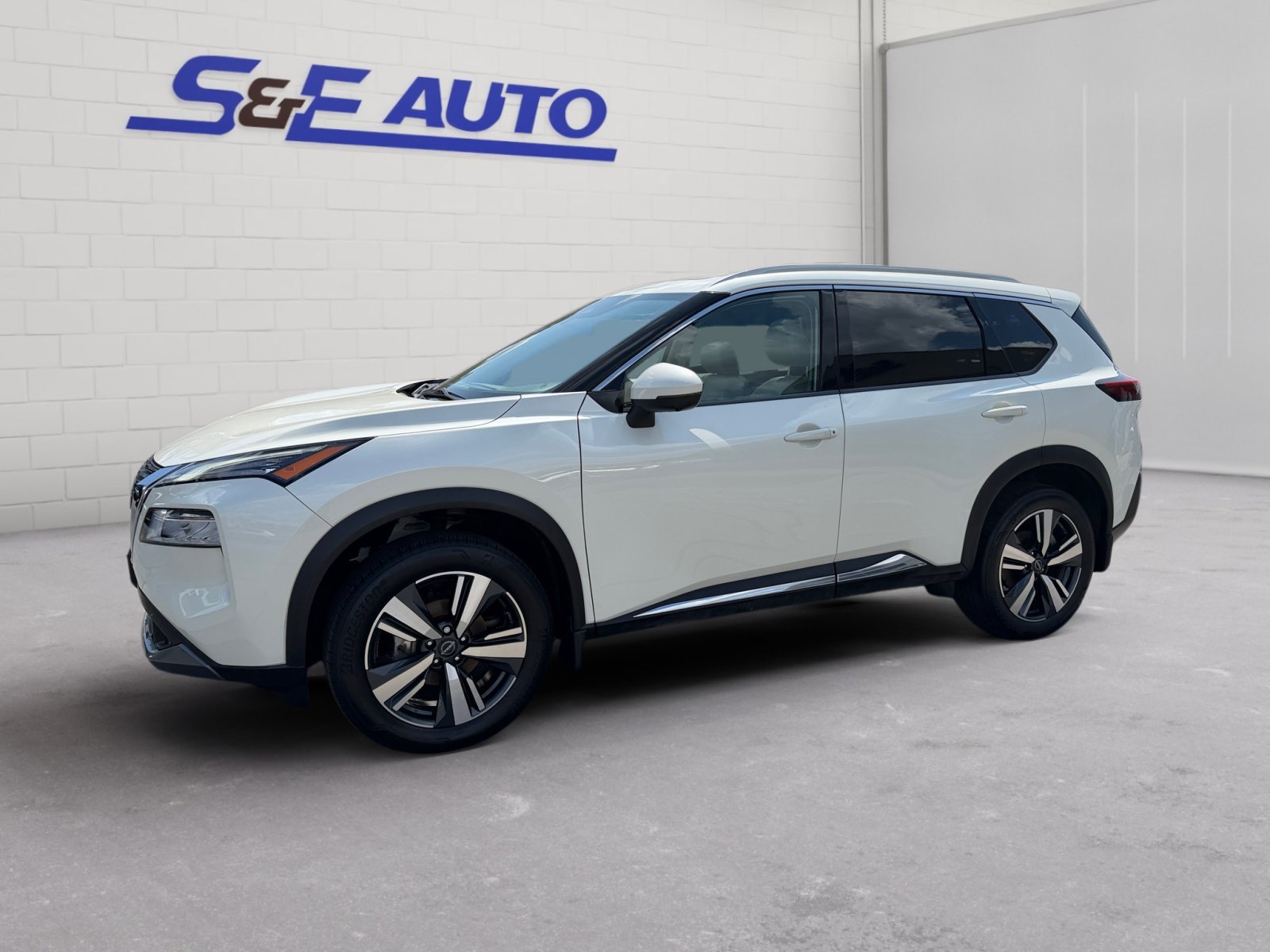Used 2023 Nissan Rogue SL AWD/4WD image 1