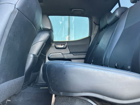 Used 2018 Toyota Tacoma TRD Sport image 28