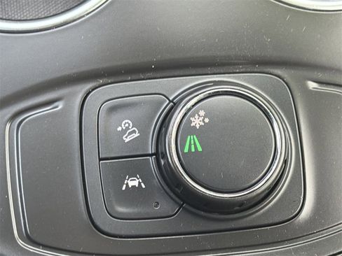 Used 2024 GMC Terrain SLE image 33